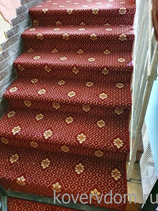 Полушерстяное ковровое покрытие SIDNEY ROSE с укладкой на лестницу