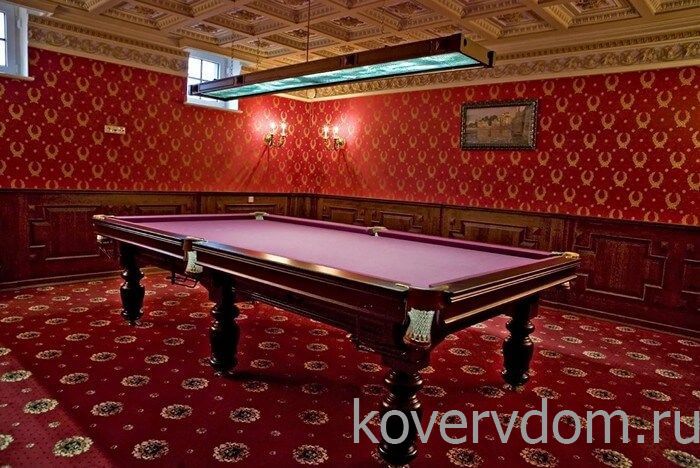 Полушерстяной ковер большого нестандартного размера красно-бордовый для бильярдной