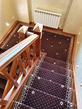 Полушерстяная ковровая дорожка в храм CLASSIC brown с укладкой на лестницу