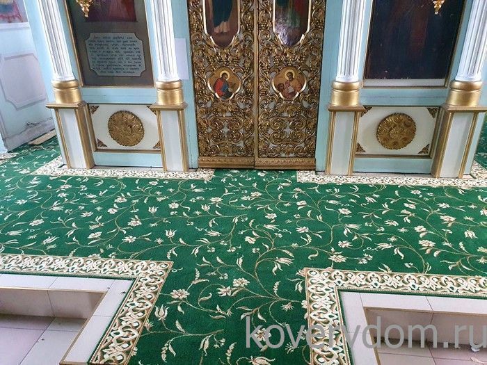 Полушерстяное ковровое покрытие в храм с укладкой в алтарь на солею и дорожка