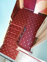 Полушерстяное ковровое покрытие в храм SIDNEY ROSE с укладкой на лестницу